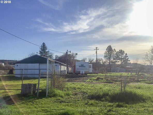 161 Green Siding Rd, Roseburg, OR 97471